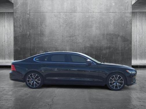 2018 Volvo S90 T5 Momentum