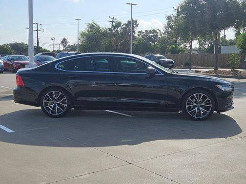 2018 Volvo S90 T5 Momentum