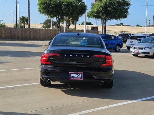 2018 Volvo S90 T5 Momentum
