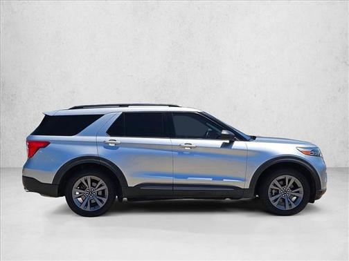Iconic Silver Metallic 2021 Ford Explorer XLT