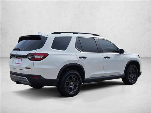 Platinum White Pearl 2025 Honda Pilot TrailSport