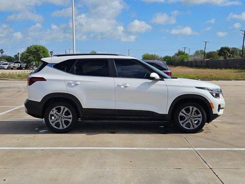 Snow White Pearl 2021 Kia Seltos S