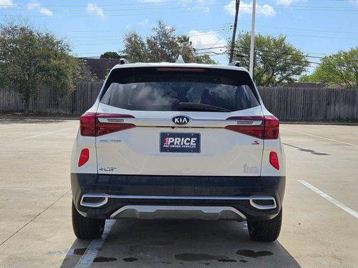 Snow White Pearl 2021 Kia Seltos S