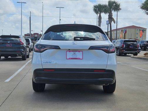 Platinum White Pearl 2023 Honda HR-V LX