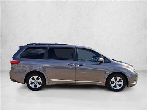 2017 Toyota Sienna LE