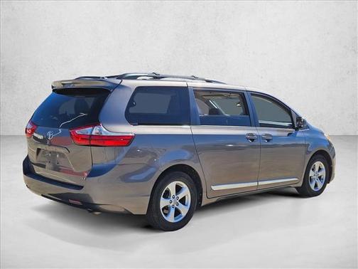 2017 Toyota Sienna LE
