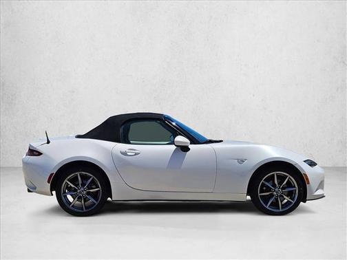 Snowflake White Pearl Mica 2022 Mazda MX-5 Miata Grand Touring