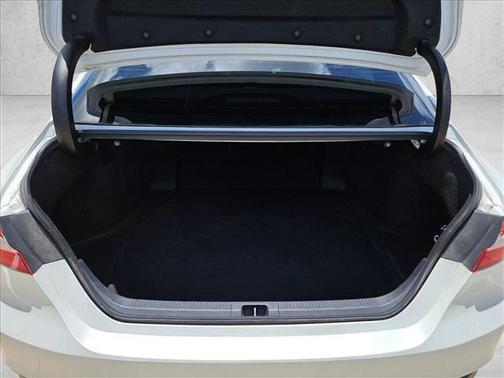 Wind Chill Pearl 2020 Toyota Camry Hybrid XLE