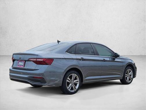 Platinum Gray Metallic 2022 Volkswagen Jetta 1.5T SE