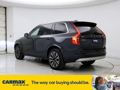 2022 Volvo XC90 T6 Momentum