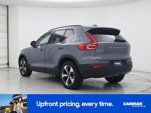 2023 Volvo XC40 B5 Plus Dark Theme