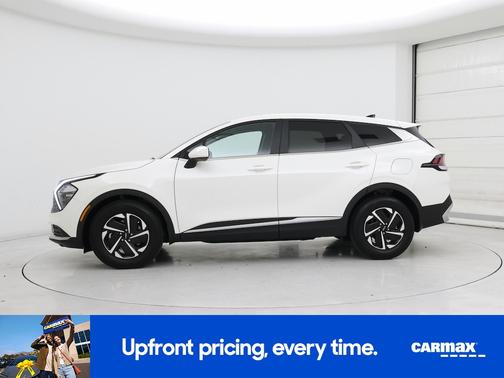 White 2023 Kia Sportage Hybrid LX