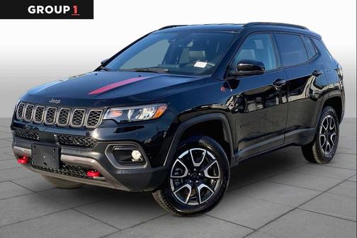Diamond Black Crystal Pearlcoat 2024 Jeep Compass Trailhawk