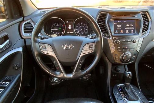 2017 Hyundai SANTA FE SE