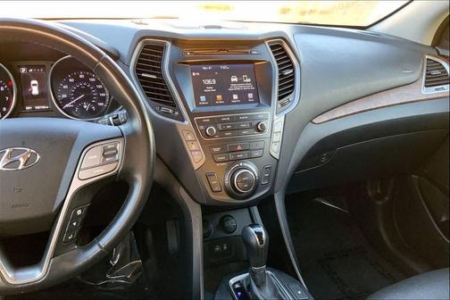 2017 Hyundai SANTA FE SE