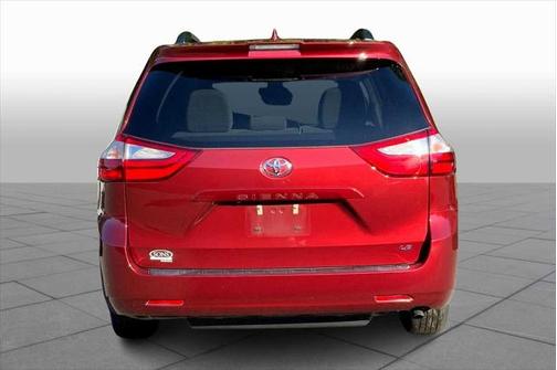 2018 Toyota Sienna LE