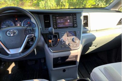 2018 Toyota Sienna LE