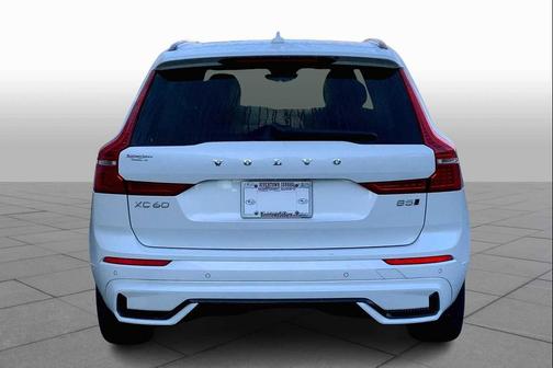 2024 Volvo XC60 B5 Plus Dark Theme