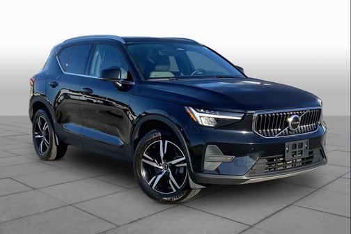 Onyx Black Metallic 2024 Volvo XC40 B5 Core Bright Theme