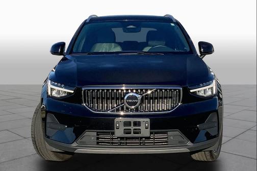 Onyx Black Metallic 2024 Volvo XC40 B5 Core Bright Theme