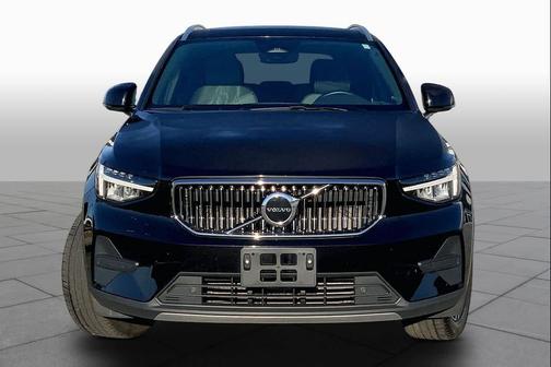 Onyx Black Metallic 2024 Volvo XC40 B5 Core Bright Theme