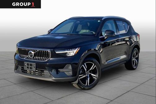 Onyx Black Metallic 2024 Volvo XC40 B5 Core Bright Theme