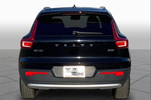 Onyx Black Metallic 2024 Volvo XC40 B5 Core Bright Theme