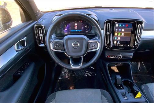 Onyx Black Metallic 2024 Volvo XC40 B5 Core Bright Theme
