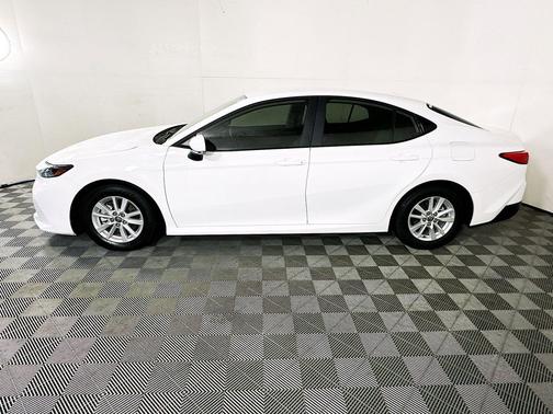 Ice 2025 Toyota Camry LE