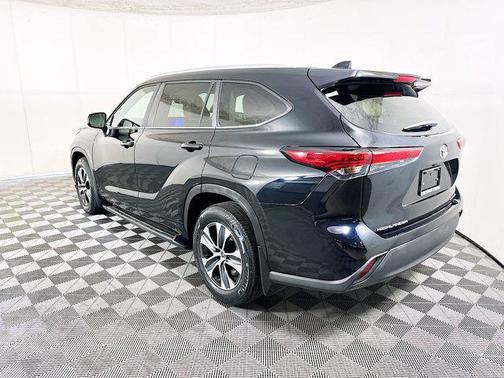 Midnight Black Metallic 2023 Toyota Highlander XLE
