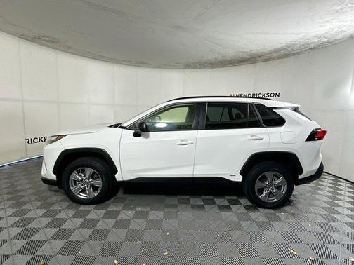 2023 Toyota RAV4 Hybrid LE