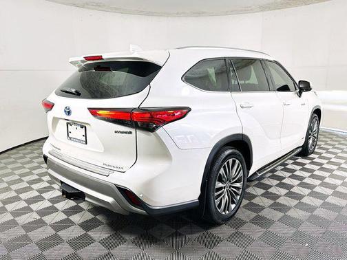 2021 Toyota Highlander Hybrid Platinum
