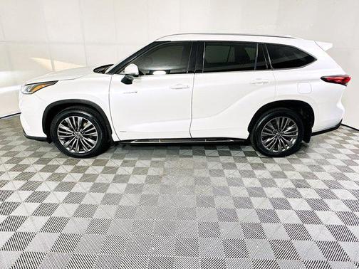 2021 Toyota Highlander Hybrid Platinum