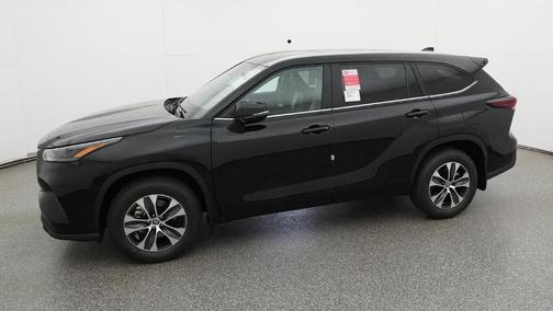 Midnight Black Metallic 2026 Toyota Highlander XLE