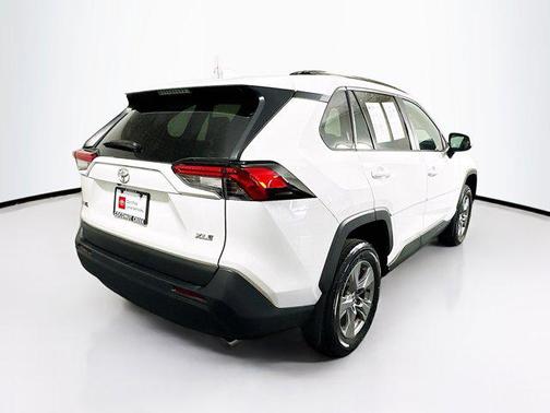 Ice 2024 Toyota RAV4 XLE