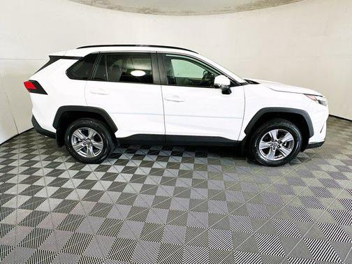 Ice 2024 Toyota RAV4 XLE