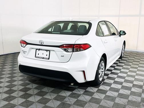 Pearl 2025 Toyota Corolla LE