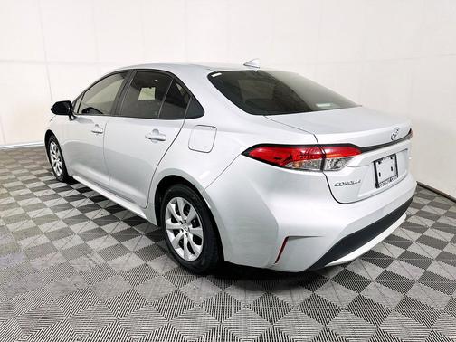 Classic Silver Metallic 2021 Toyota Corolla LE