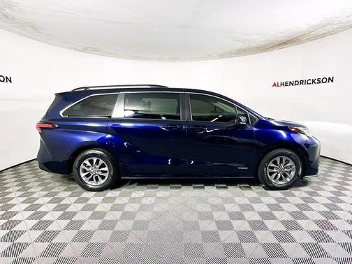 2021 Toyota Sienna LE