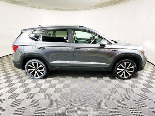 Platinum Gray Metallic 2022 Volkswagen Taos 1.5T SE