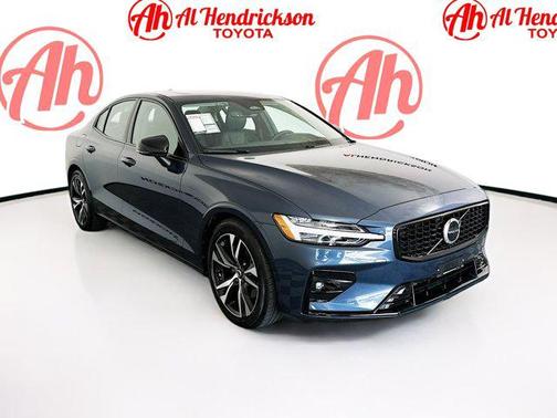 2024 Volvo S60 B5 Core Dark Theme