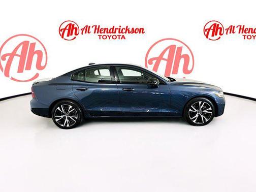 2024 Volvo S60 B5 Core Dark Theme
