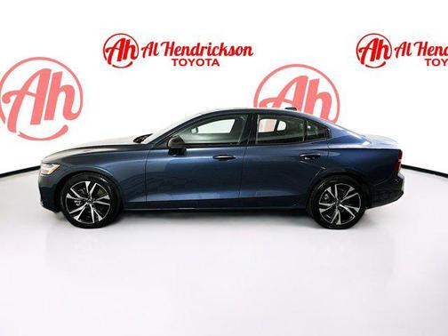2024 Volvo S60 B5 Core Dark Theme