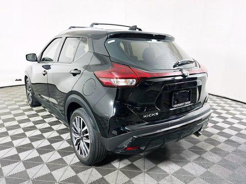Super Black 2022 Nissan Kicks SV