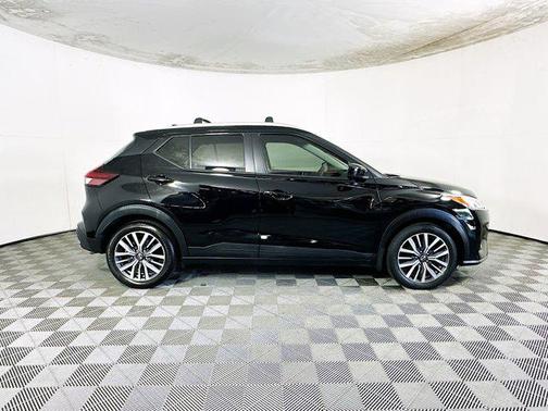 Super Black 2022 Nissan Kicks SV