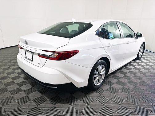 Ice 2025 Toyota Camry LE