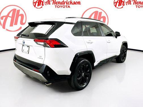 2023 Toyota RAV4 Hybrid SE