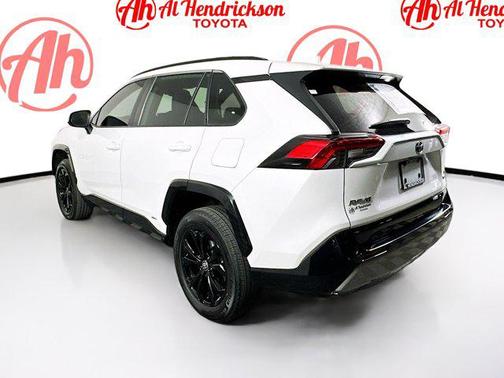2023 Toyota RAV4 Hybrid SE