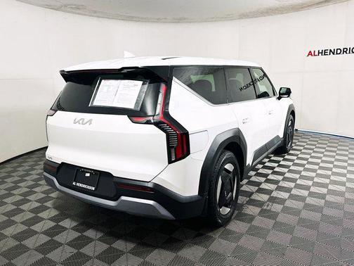 2024 Kia EV9 Light Long Range