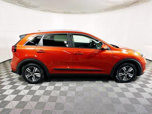 Solar Orange 2022 Kia Niro LXS